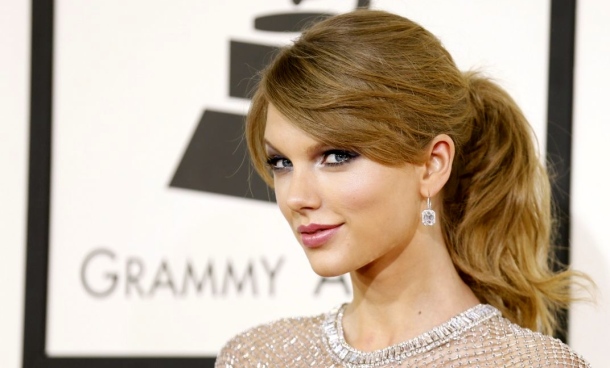 taylor-swift-wears-gucci-at-56th-annual-grammy-awards-january-2014_1